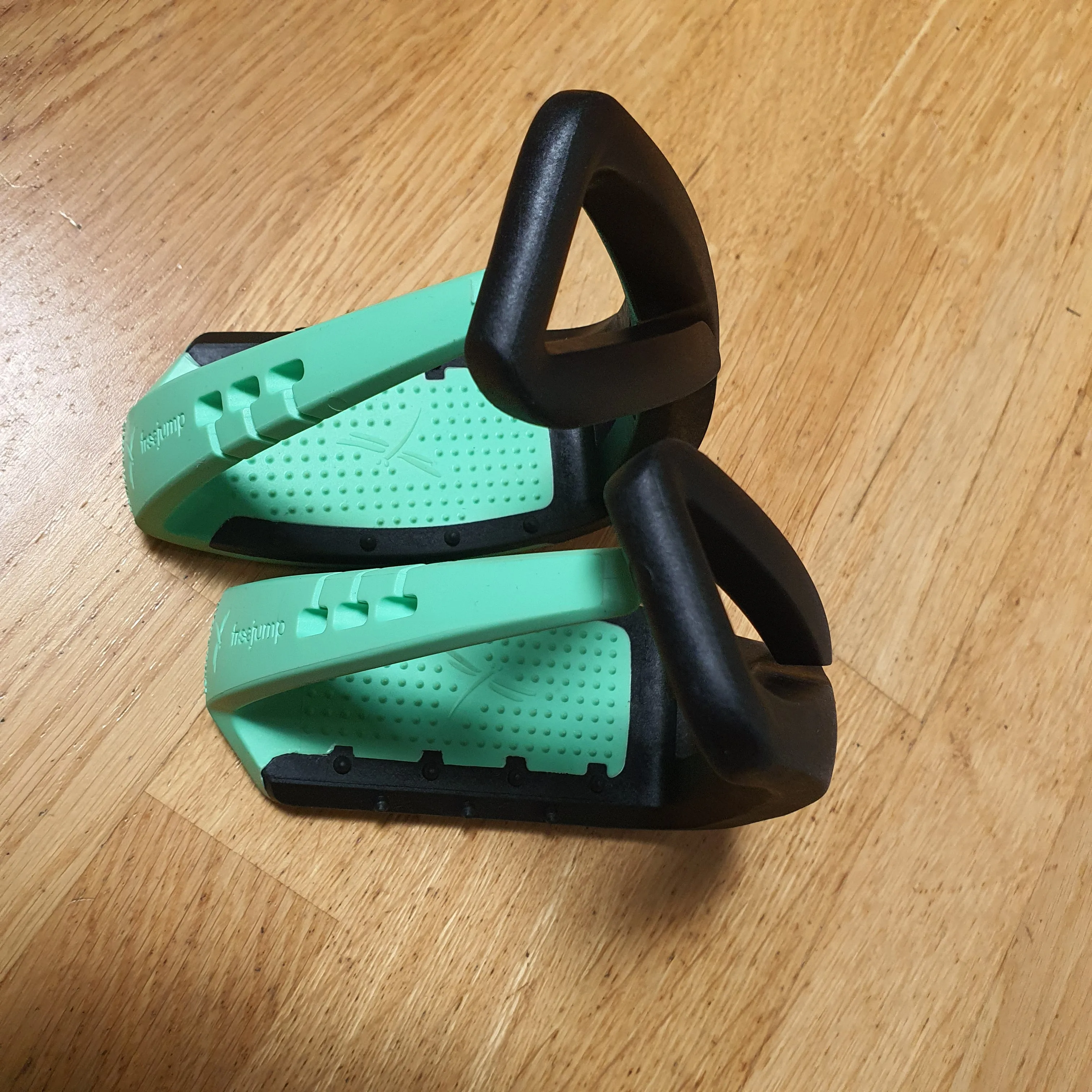 Free Jump black and green Soft Up Lite stirrups
