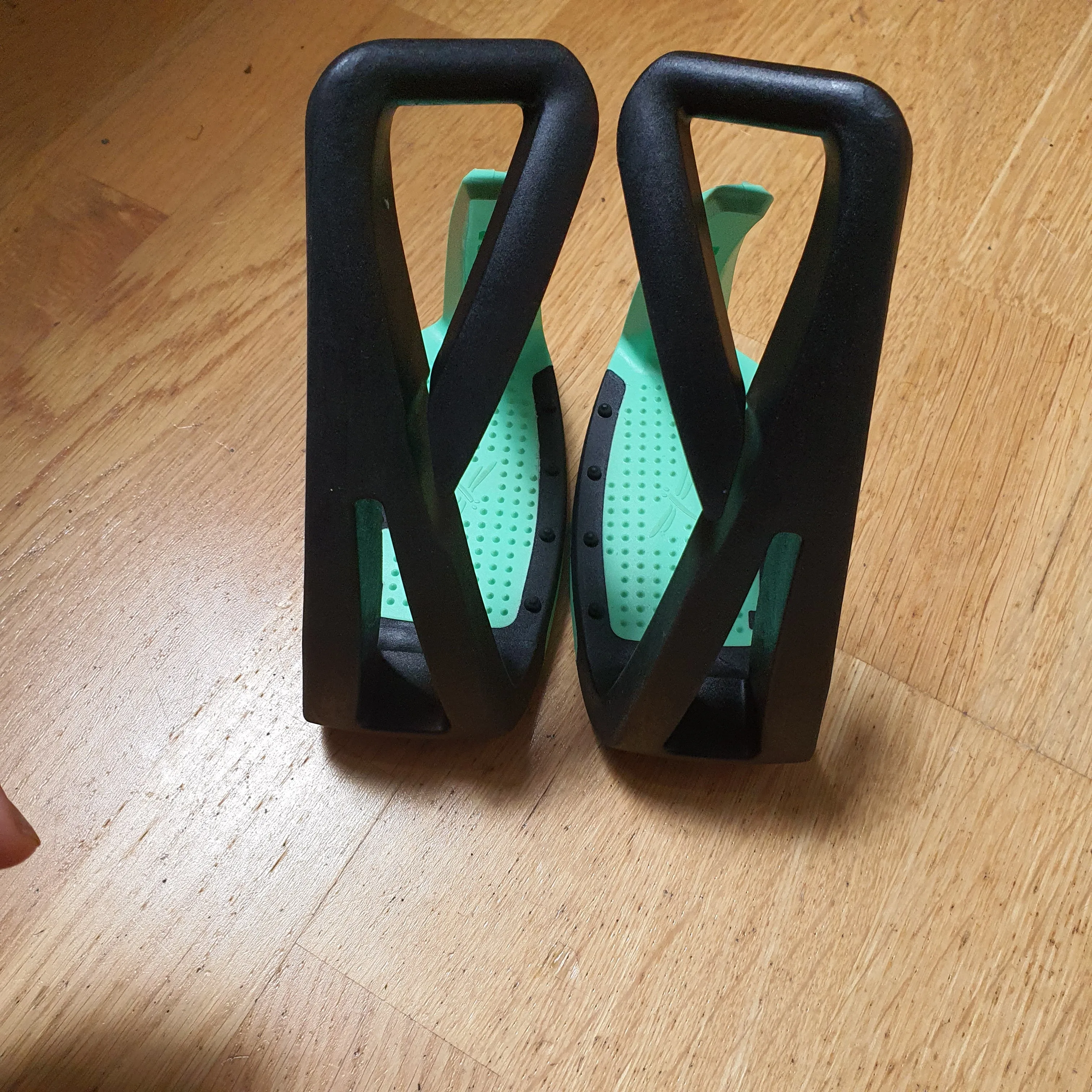 Free Jump black and green Soft Up Lite stirrups