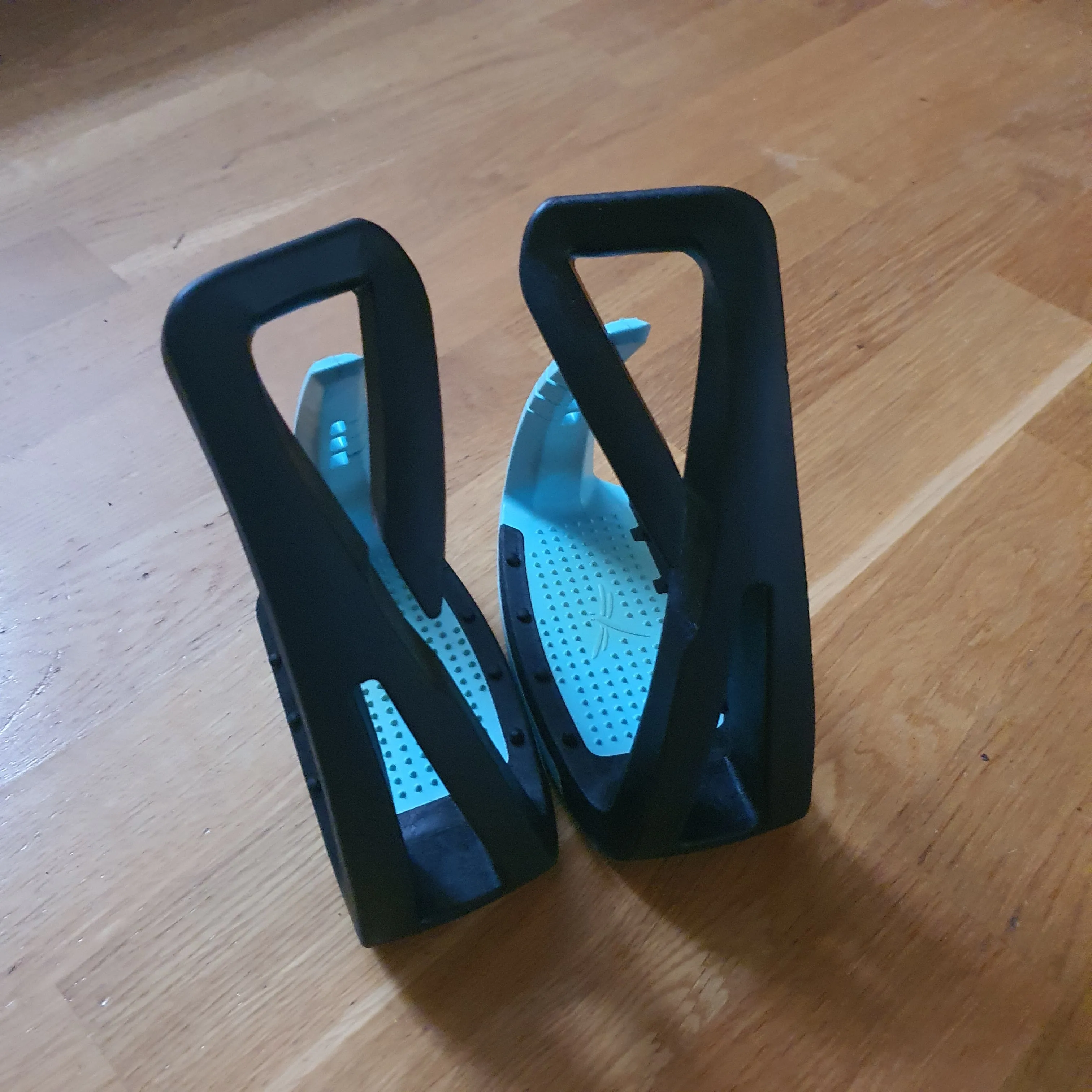 Free Jump black and light turquoise Soft Up Lite stirrups