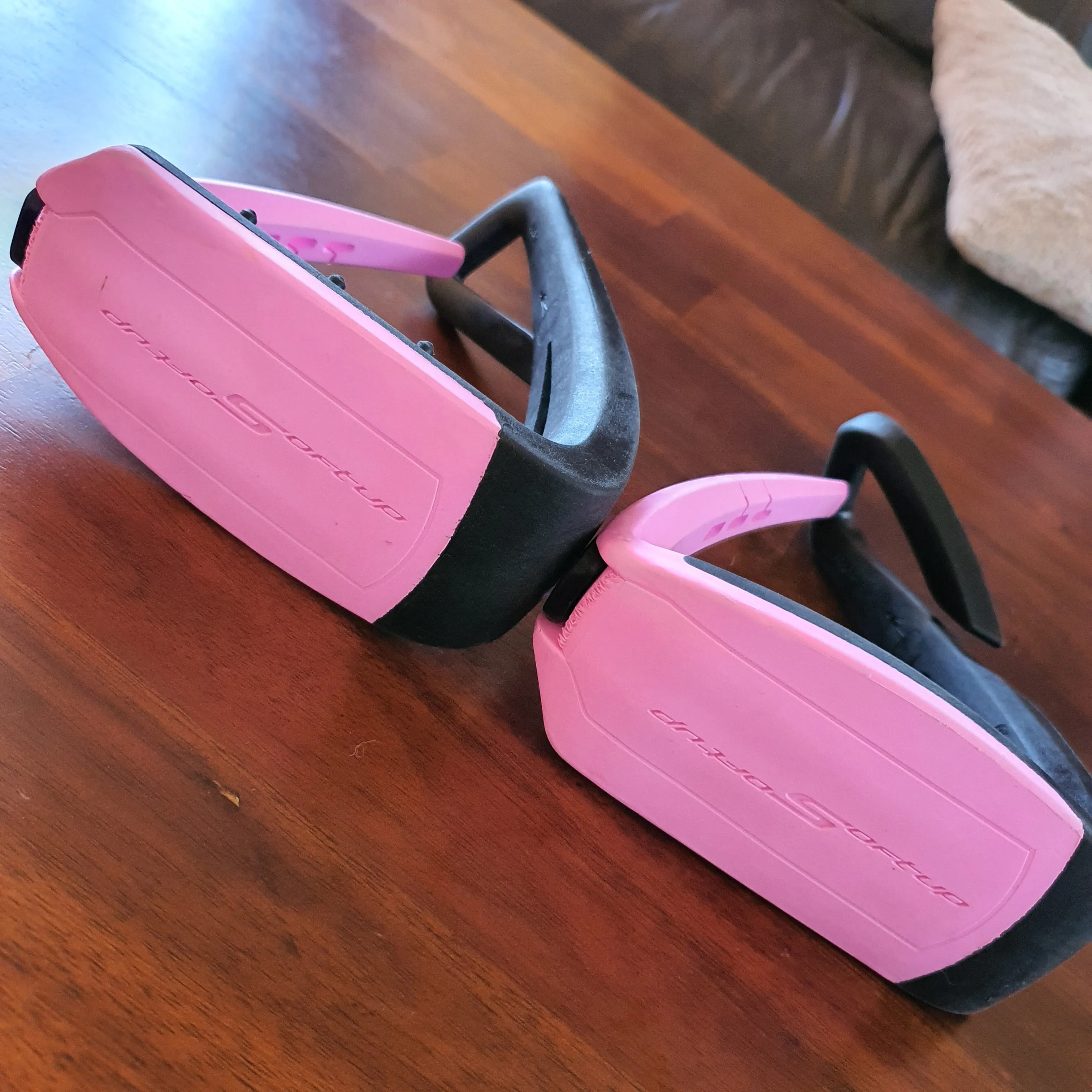 Free Jump black and pink Soft Up Lite stirrups