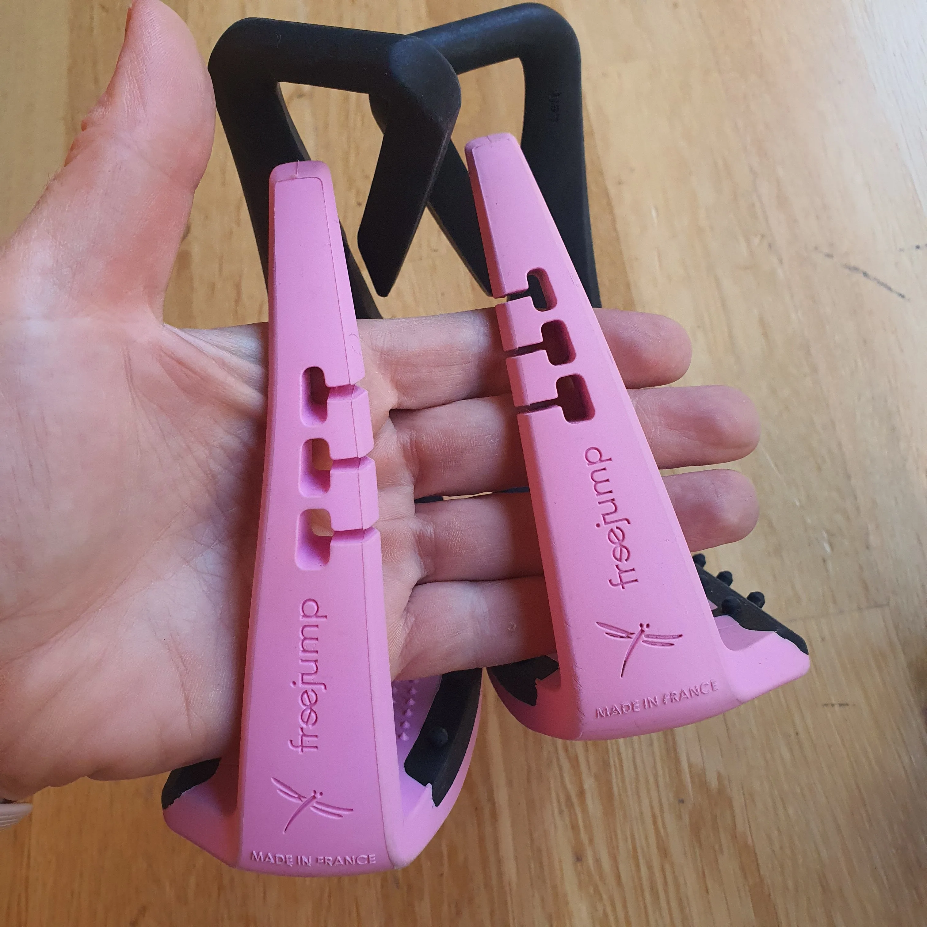 Free Jump black and pink Soft Up Lite stirrups