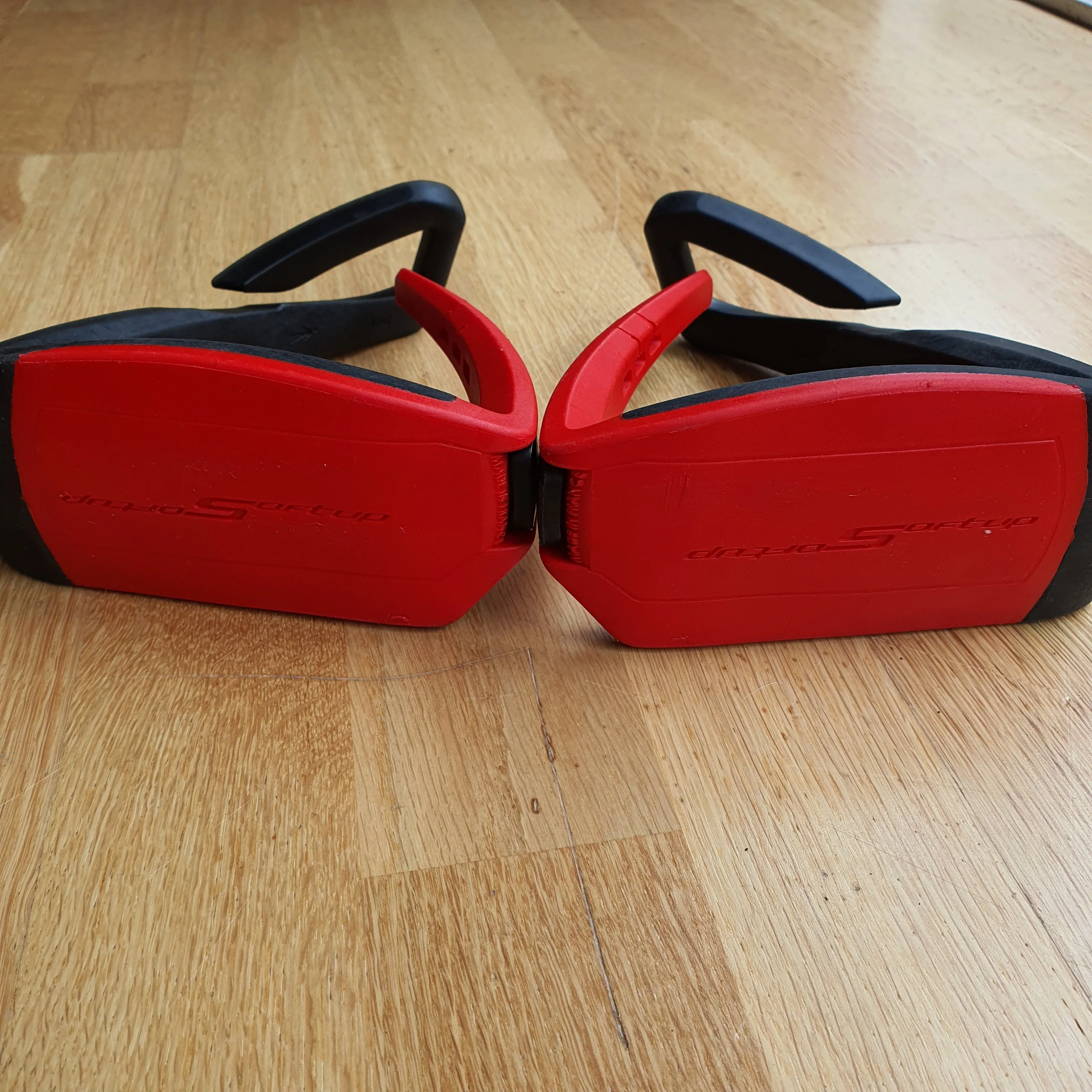 Free Jump black and red Soft Up Lite stirrups