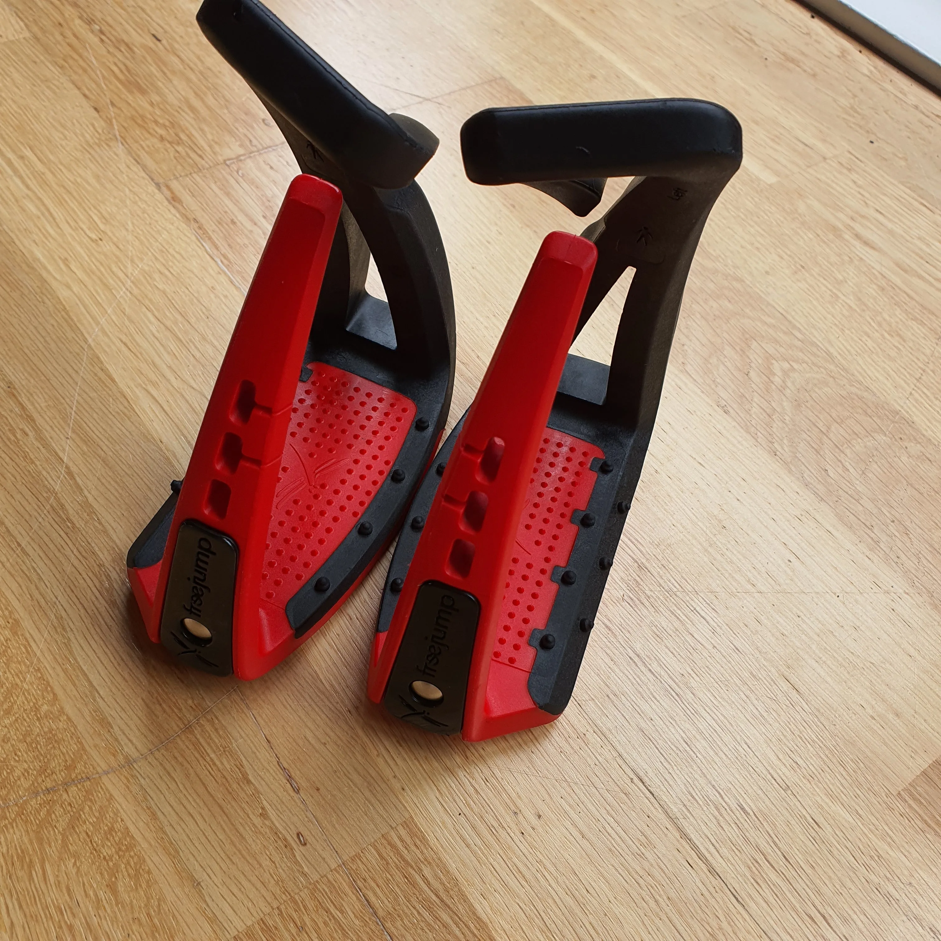 Free Jump black and red Soft Up Lite stirrups