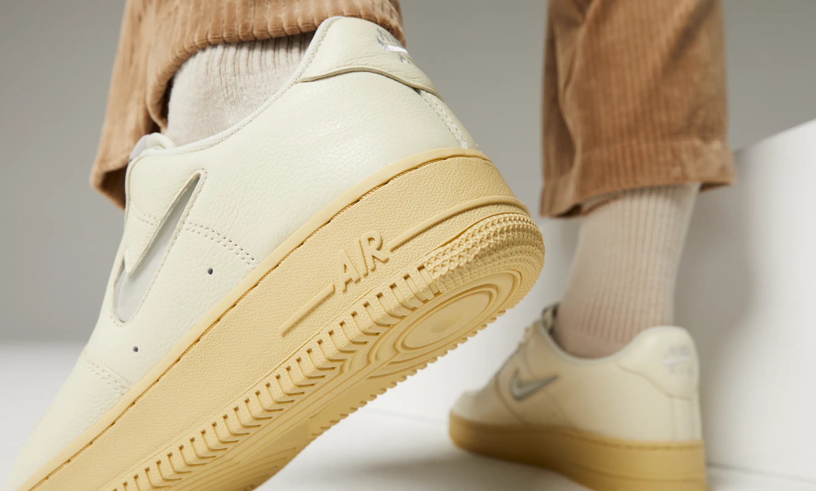 WMNS Nike Air Force 1 '07 LX