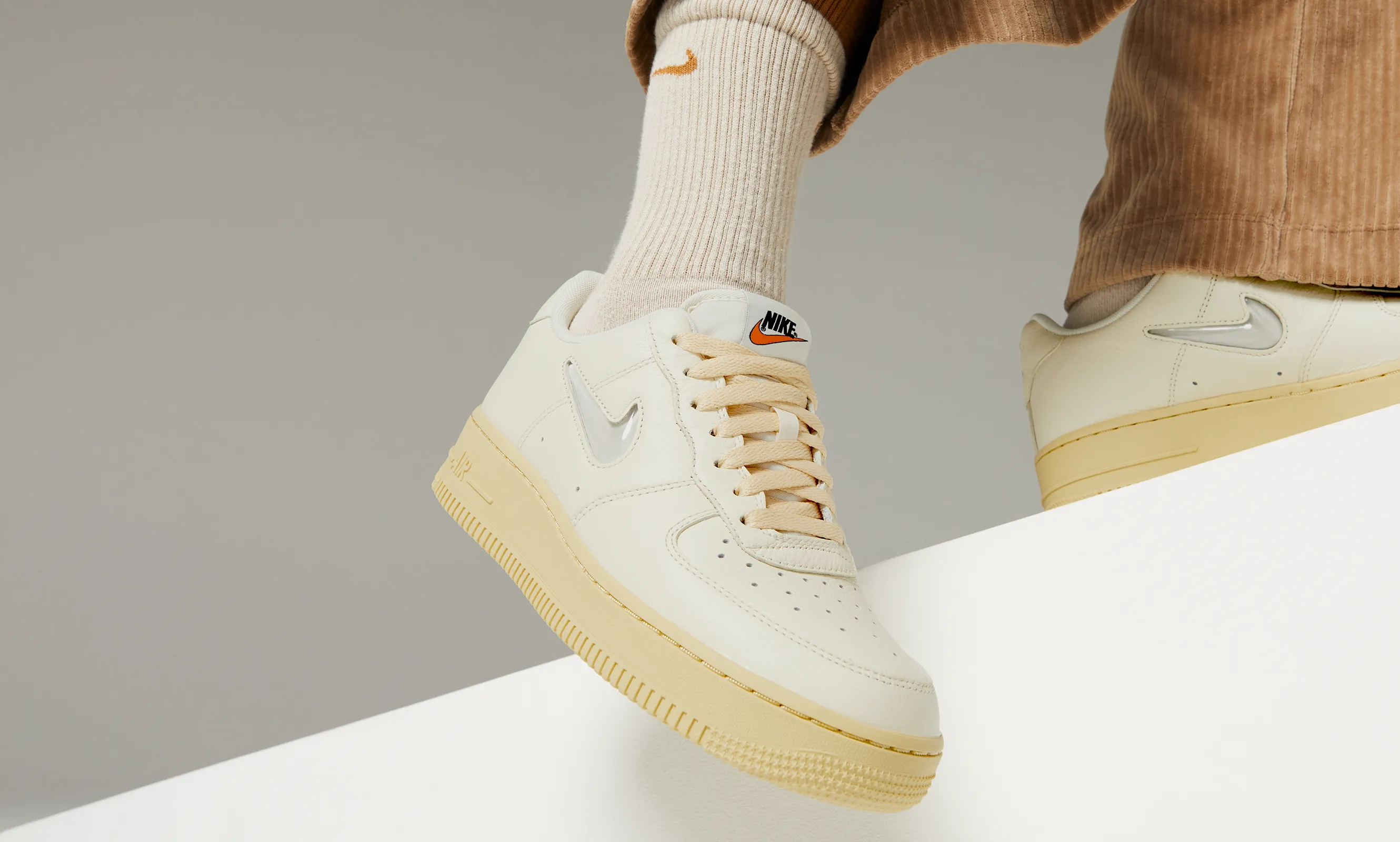 WMNS Nike Air Force 1 '07 LX