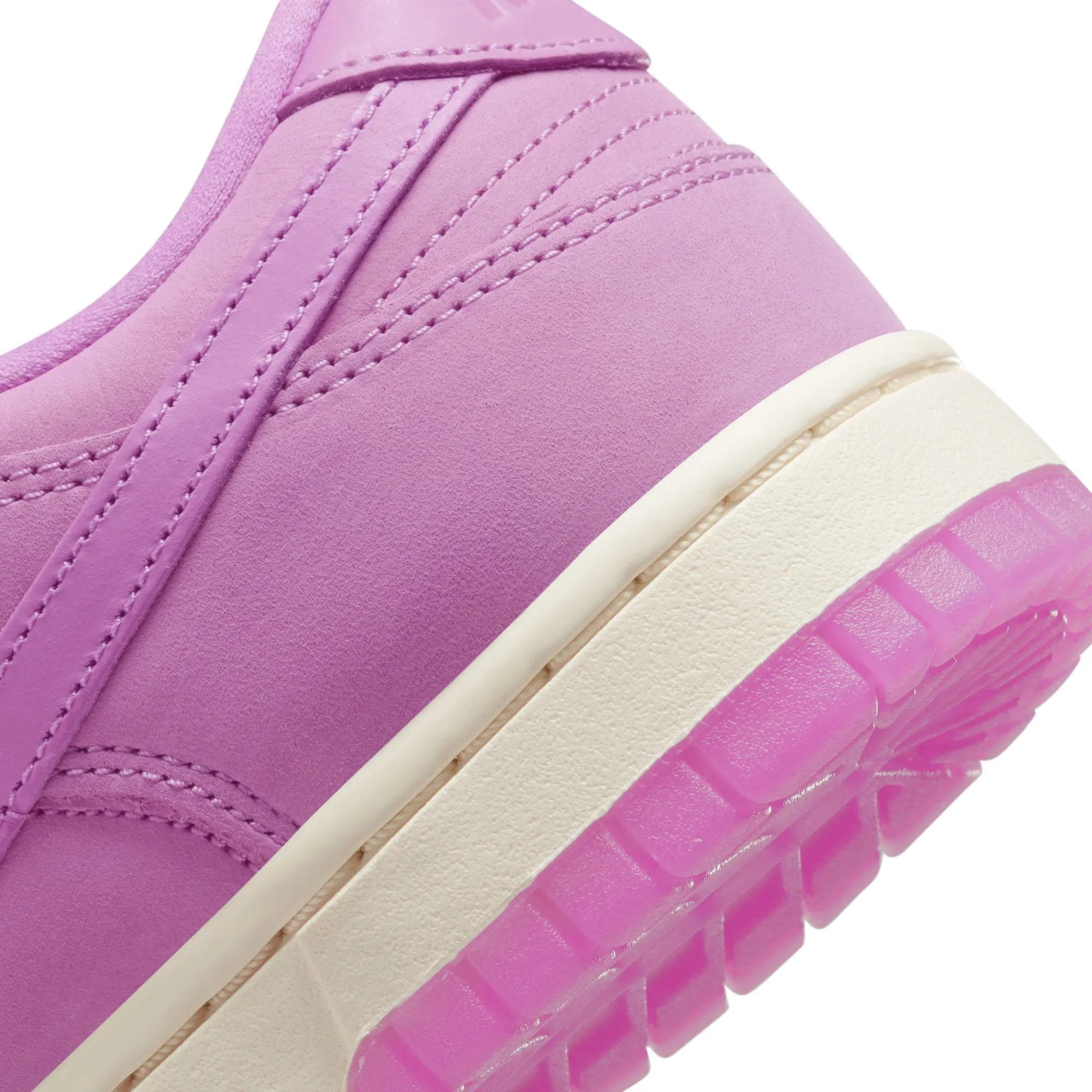 WMNS Nike Dunk Low PRM MF
